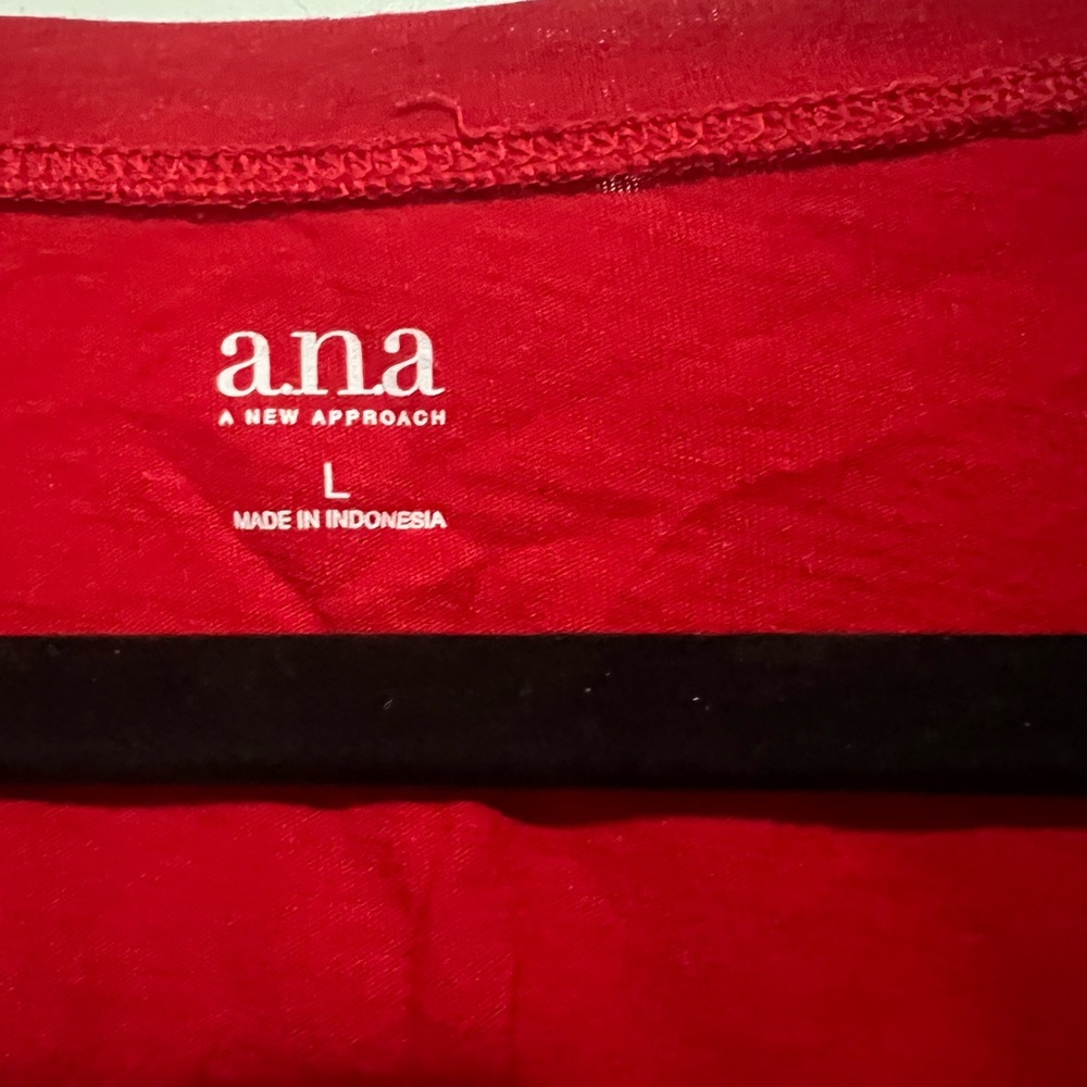 NWOT A.n.a folded sleeve detail T shirt - Picture 3 of 4